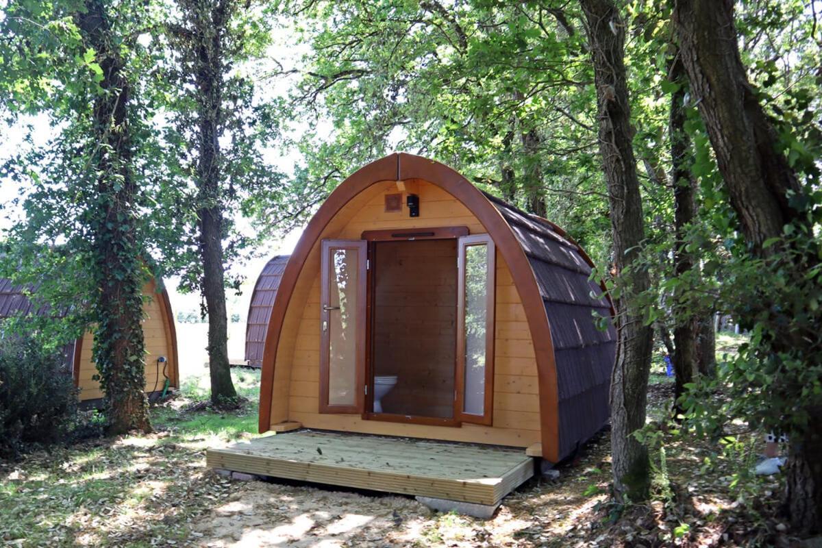 באדן Gites & Tiny Houses Les Hauts De Toulvern חדר תמונה