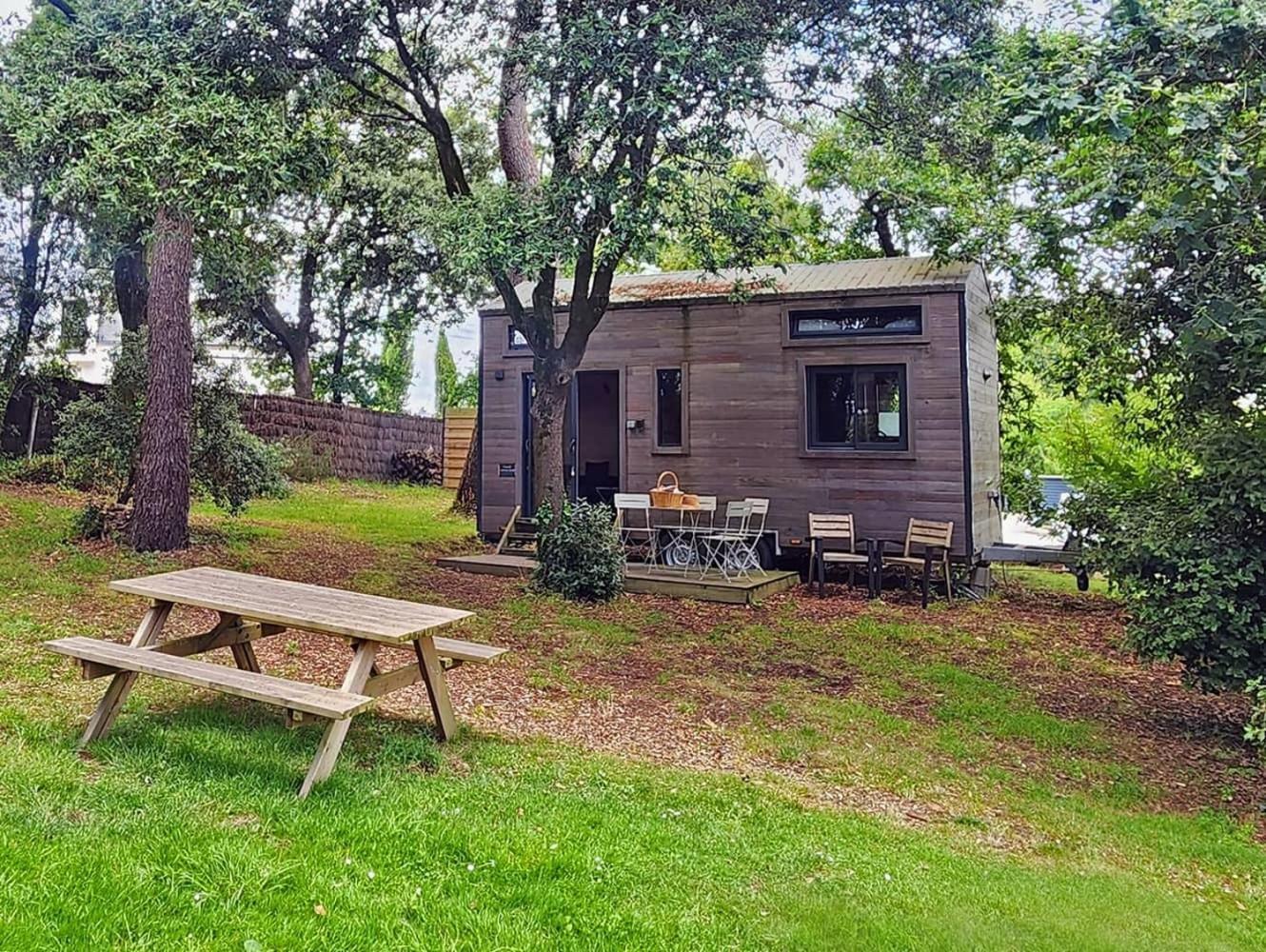 באדן Gites & Tiny Houses Les Hauts De Toulvern חדר תמונה