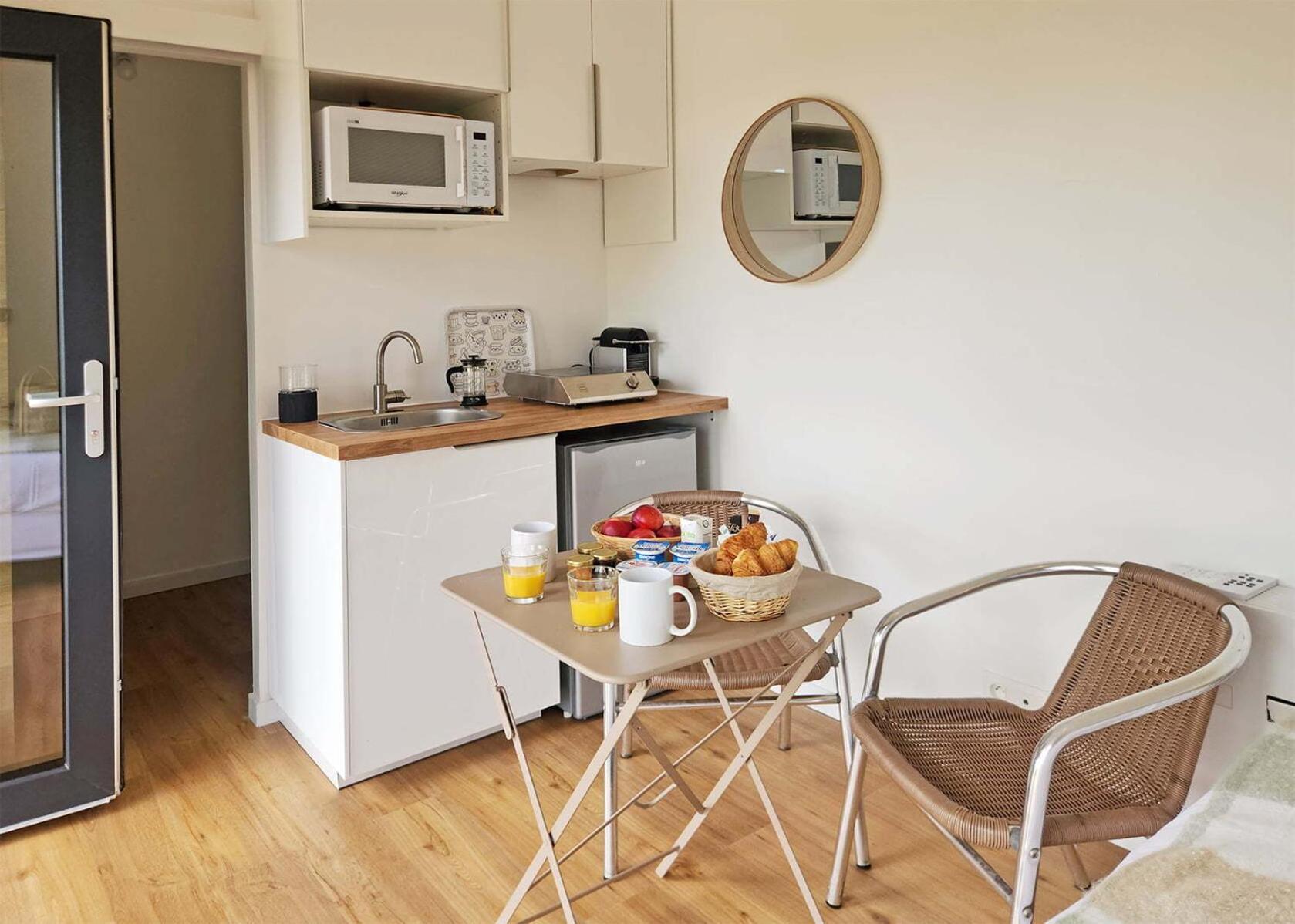 באדן Gites & Tiny Houses Les Hauts De Toulvern חדר תמונה